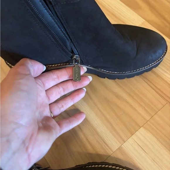 Blondo USA Dagger Waterproof Bootie in Black Suede Size 6 New - Picture 9 of 10